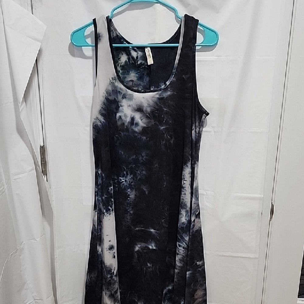 Seven7 Black and White Tank Top with Artistic Design